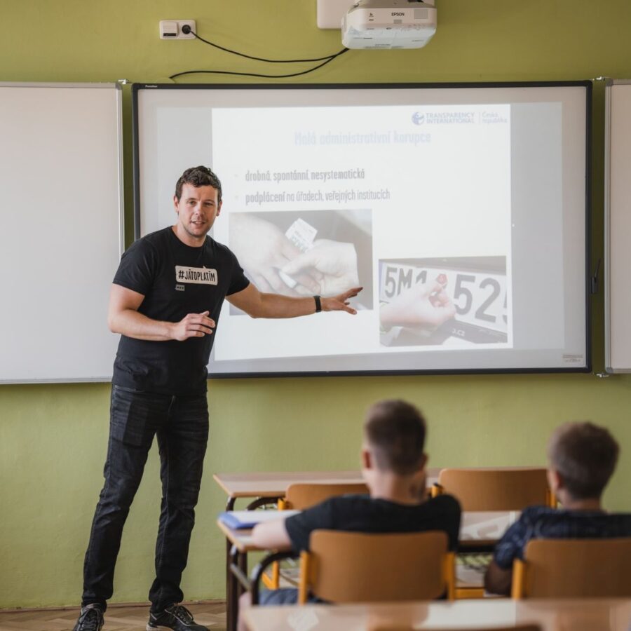 Odhalování korupce, daňové ráje a praní špinavých peněz