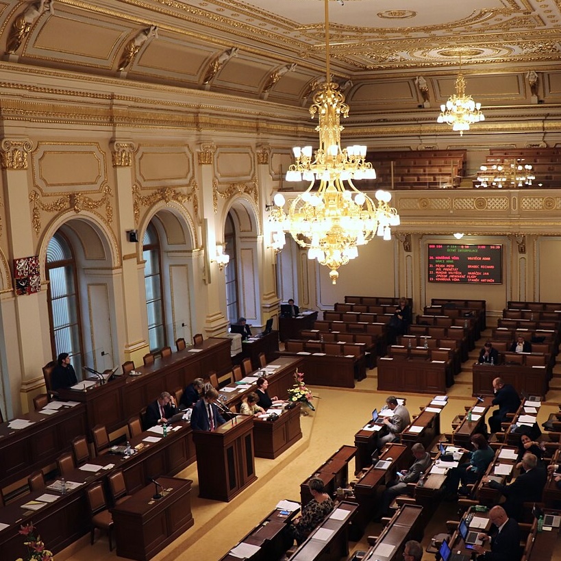 Politická pravice a levice: vysvětlení pojmů, identifikace hlavních politických ideologií a oprava oblíbených omylů